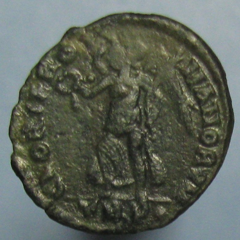 Valens-Victory-Advancing-Left-Ae-3-With-Gloria-Romanorvm-Reverse-Legend